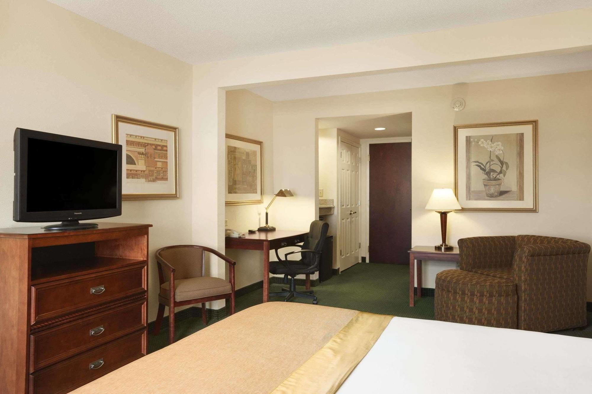 Wingate By Wyndham Chesapeake Hotel Kültér fotó