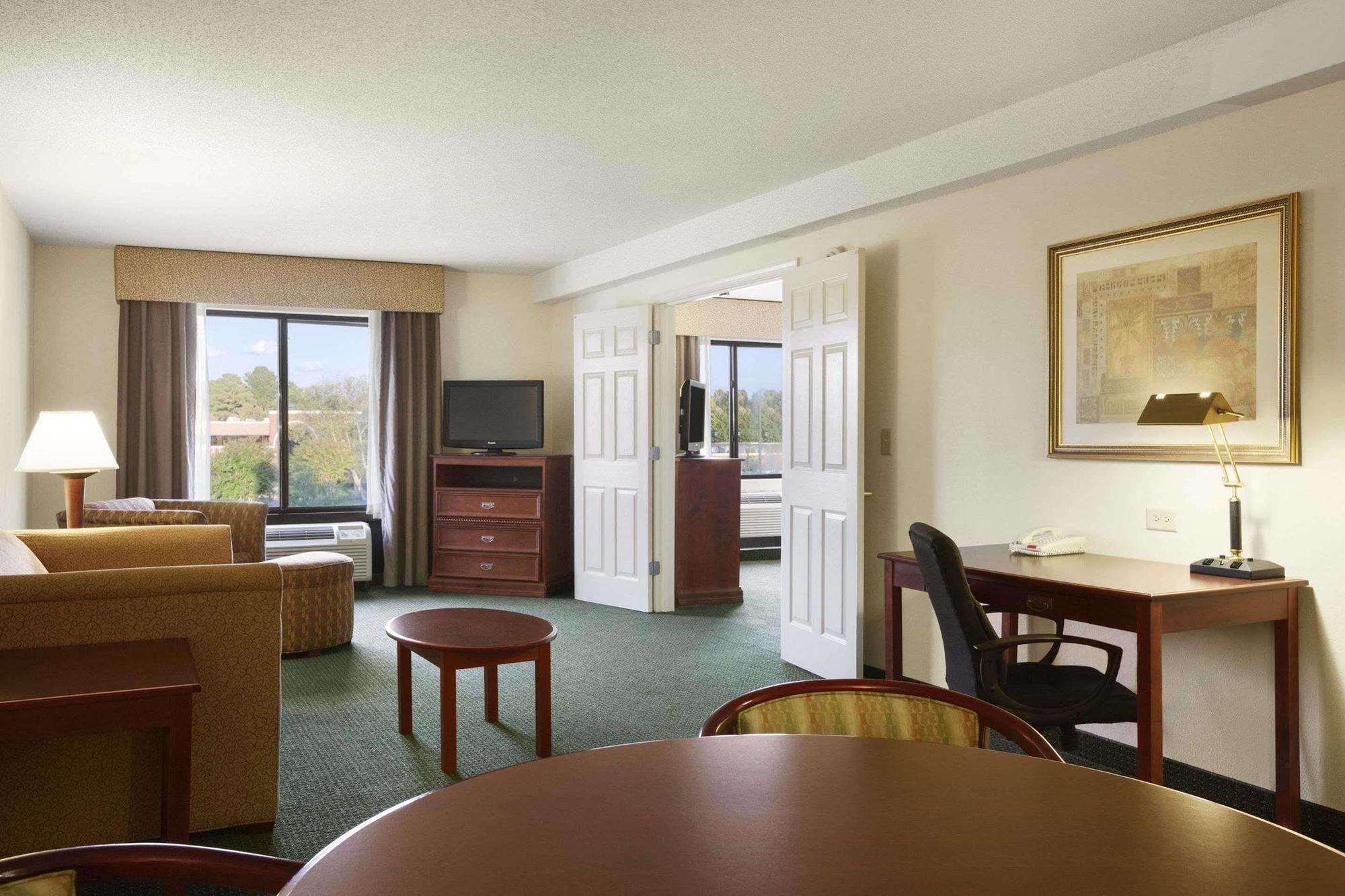 Wingate By Wyndham Chesapeake Hotel Kültér fotó