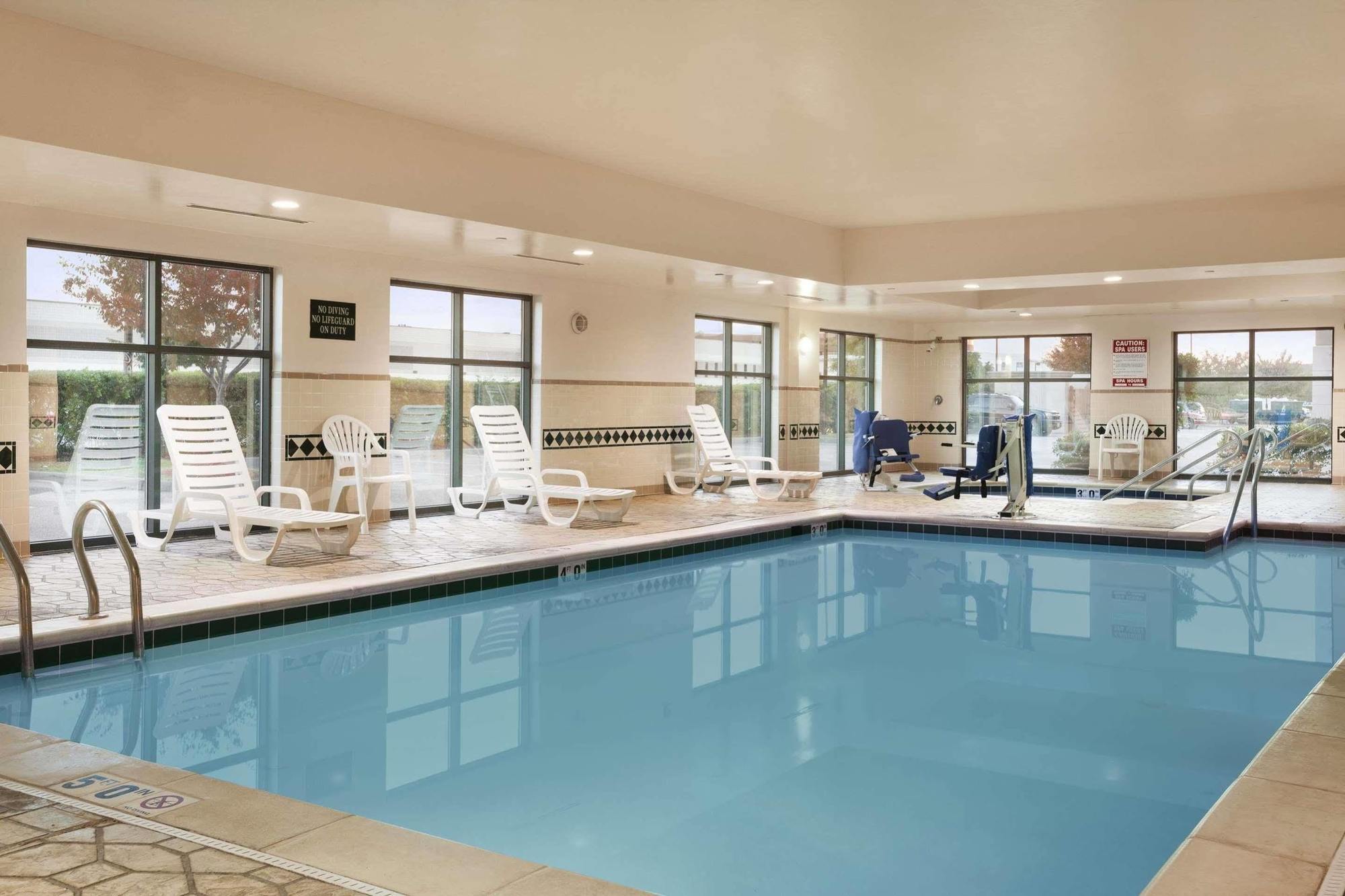 Wingate By Wyndham Chesapeake Hotel Kültér fotó