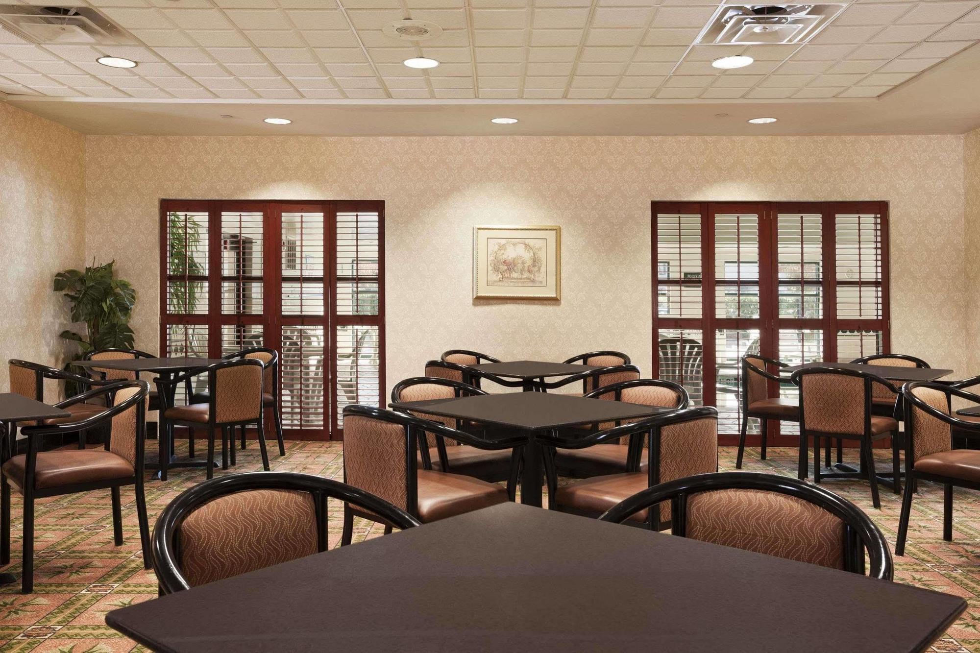 Wingate By Wyndham Chesapeake Hotel Kültér fotó