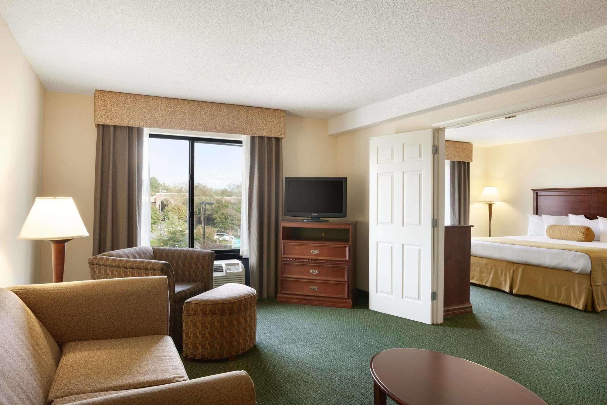 Wingate By Wyndham Chesapeake Hotel Kültér fotó