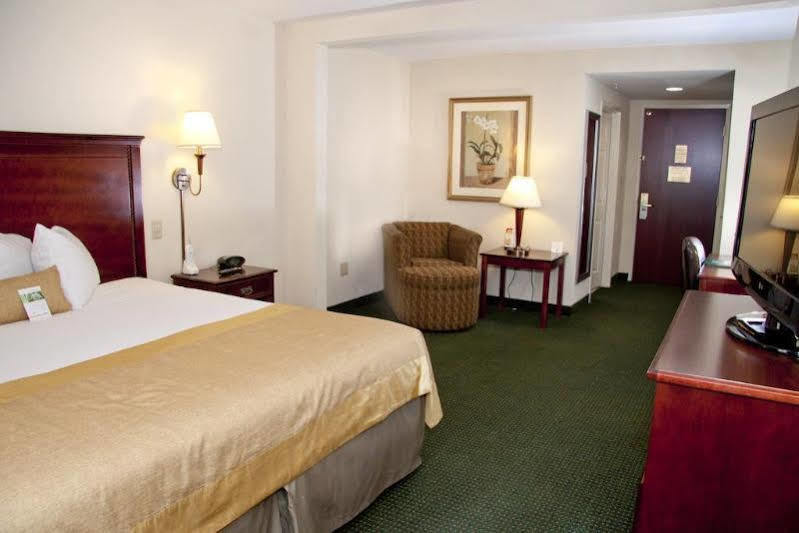 Wingate By Wyndham Chesapeake Hotel Kültér fotó